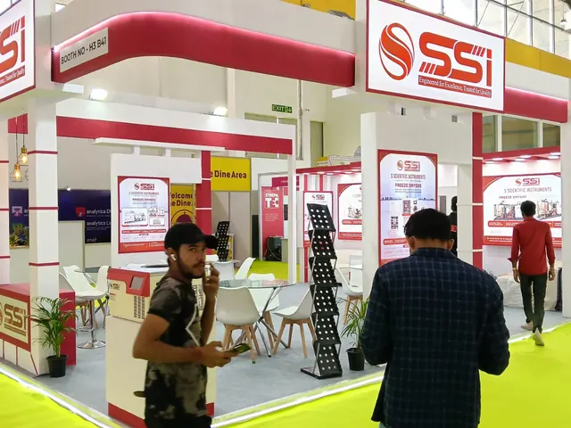 SSI Scientific Instruments corner booth with red and white portal structure